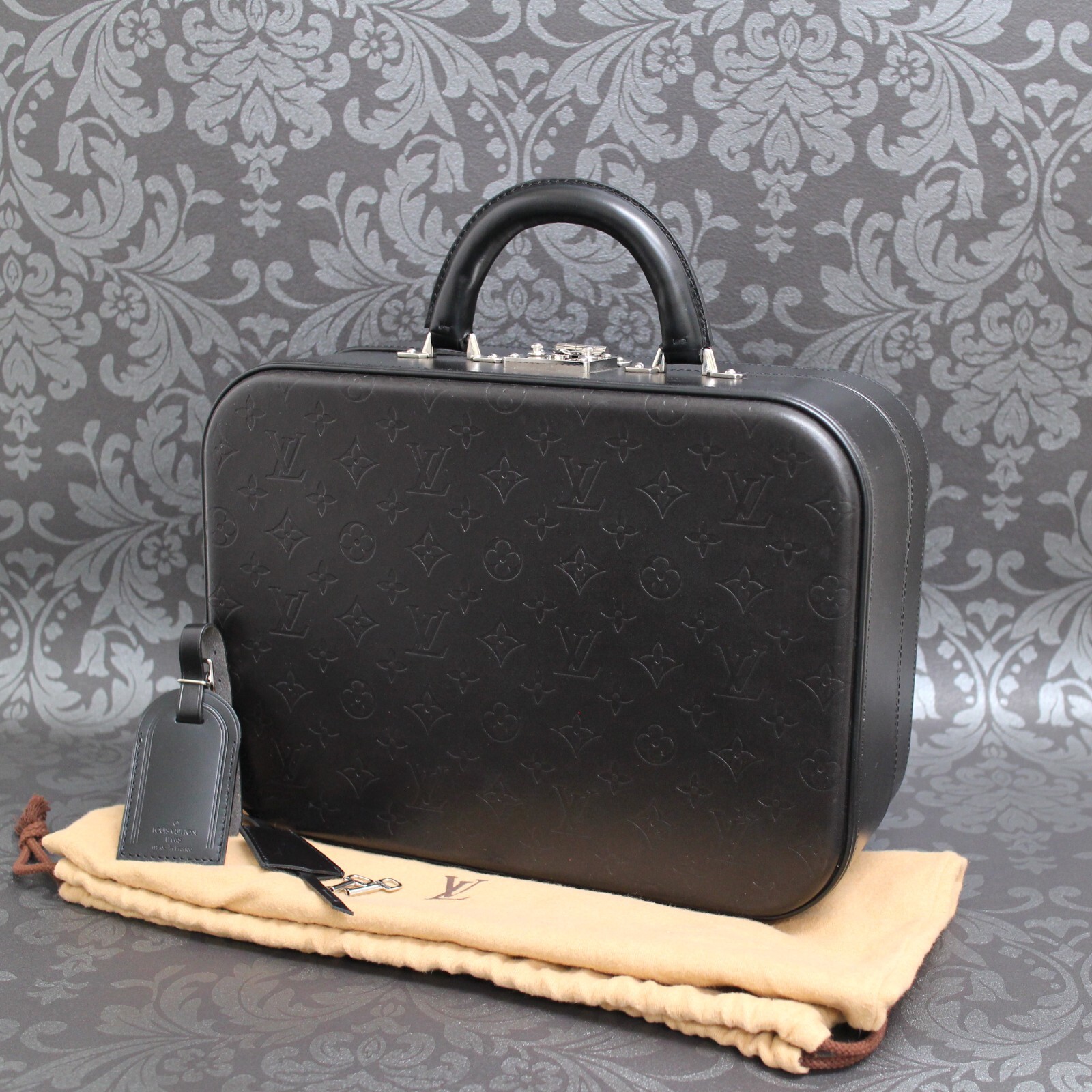 Is this original ...my friend is selling it : r/Louisvuitton