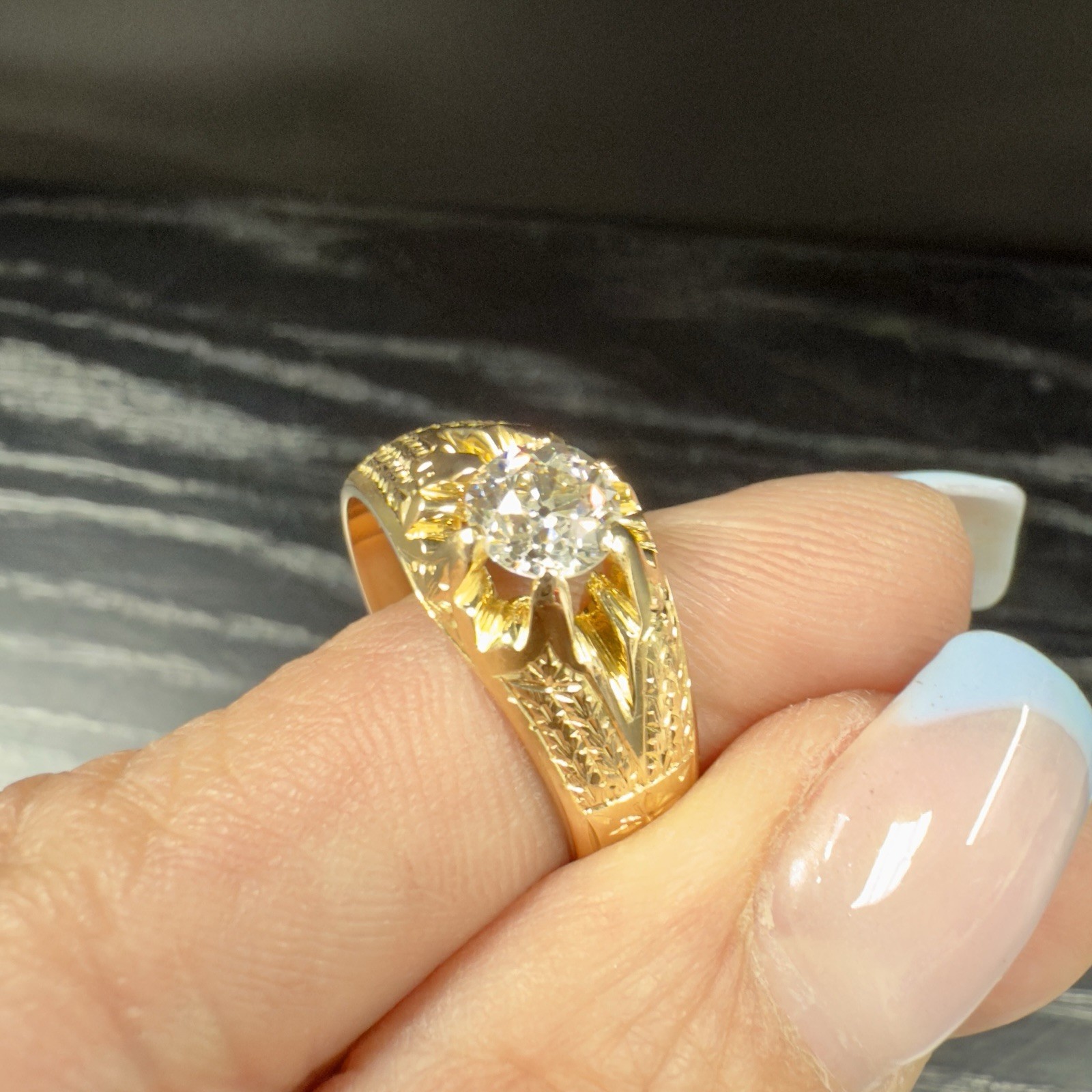 Antique 18k Yellow Gold Diamond Engraved Men's Ring, Preowned Sz.9 - Picture 3 of 9