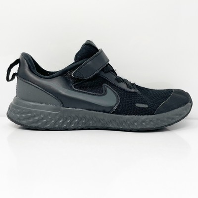 

Nike Boys Revolution 5 BQ5672-001 Черные кроссовки для бега, размер 13,5C, Черный, Revolution 5