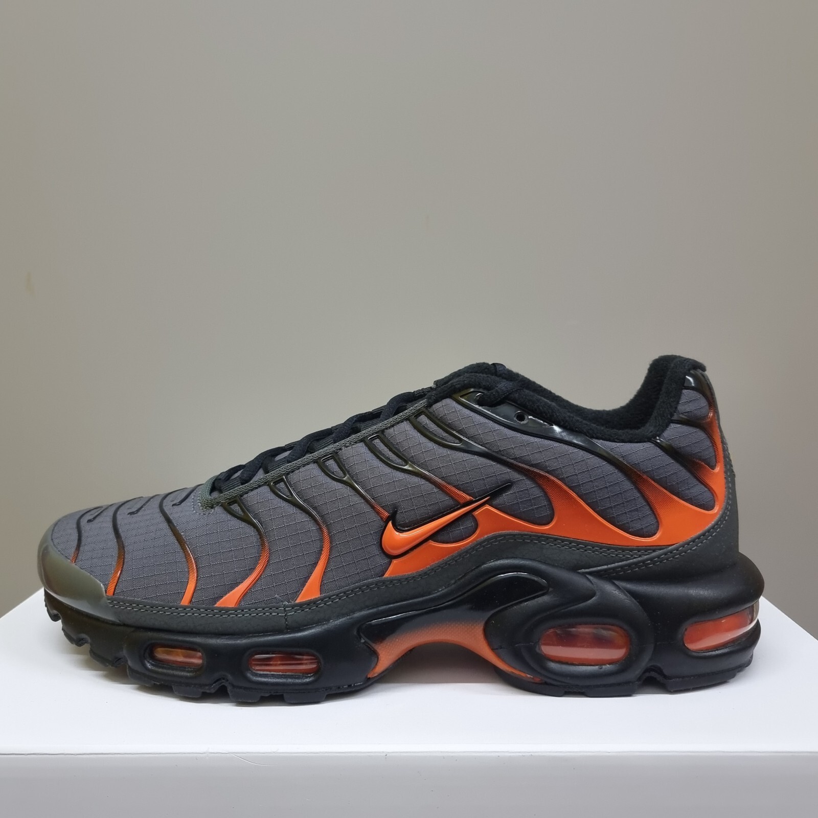 NIKE AIR MAX PLUS TN TUNED GREY SAFETY ORANGE FB3358 001 VARIOUS SIZES