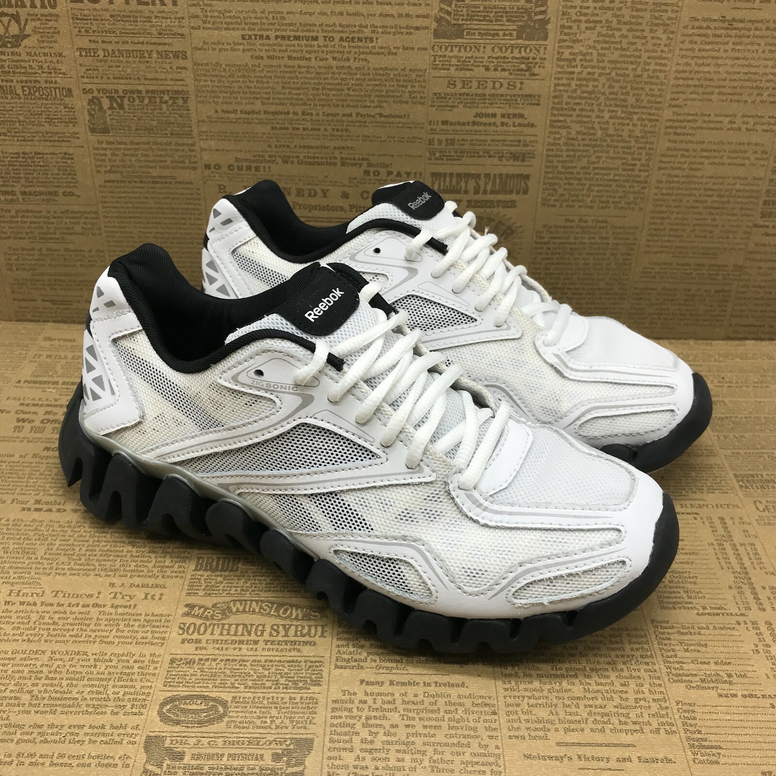 Купить Reebok Tech V59653 White Black 