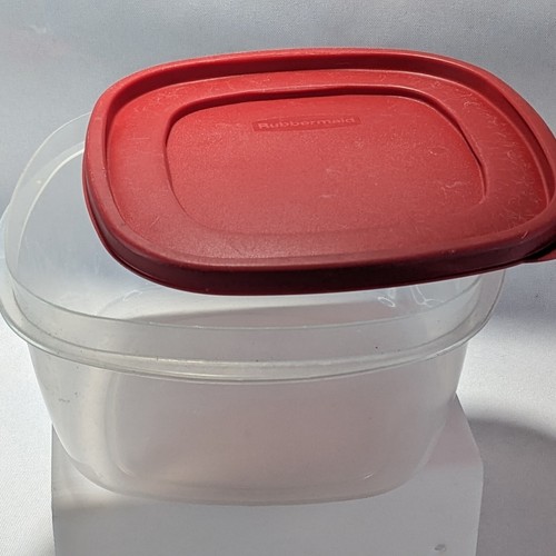 Rubbermaid EasyFindLid, 14 Cup, Square Plastic Food Storage Container 9x9x5in