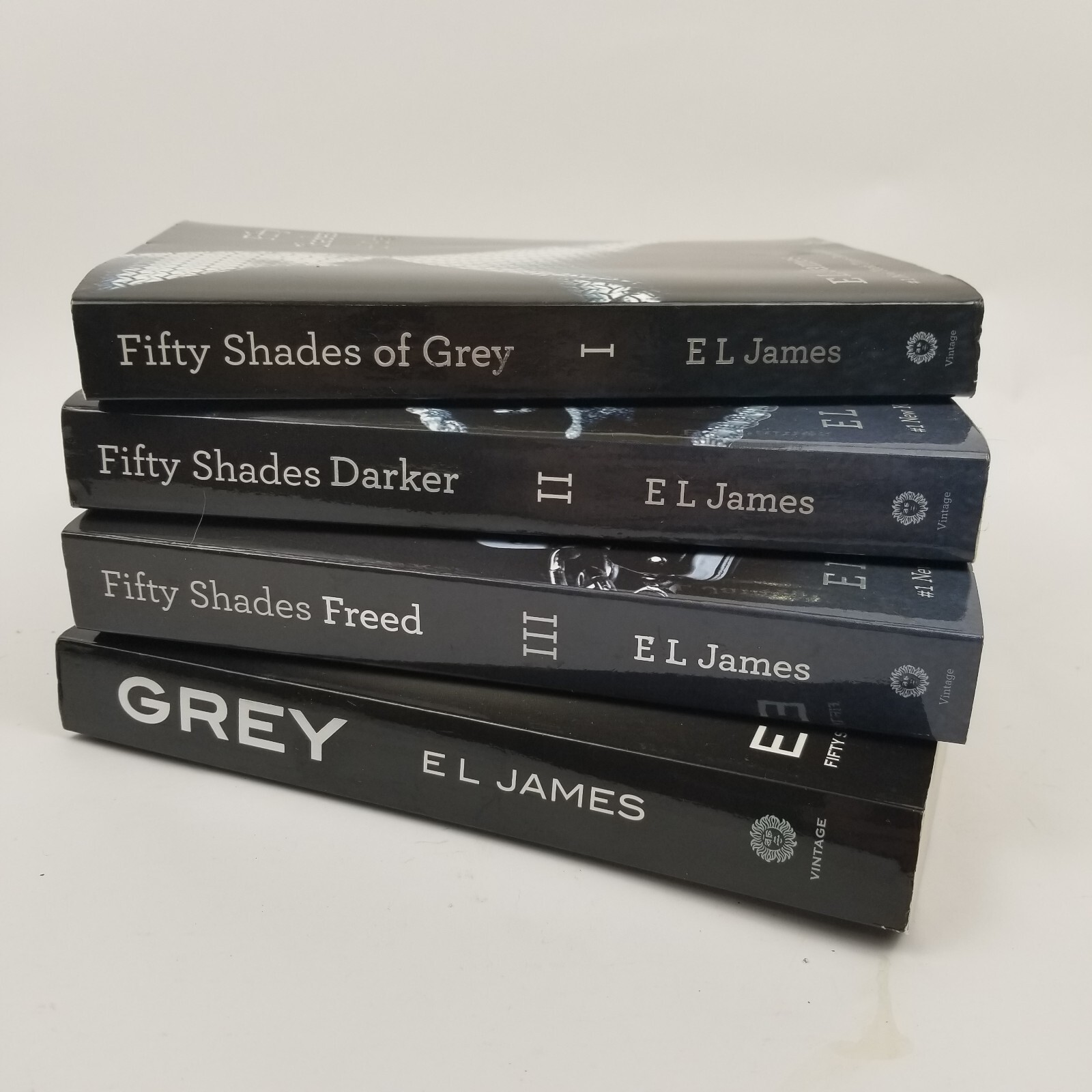 Fifty Shadesシリーズ オーディオブック 4巻セット $_57.JPG?set_id=880000500F