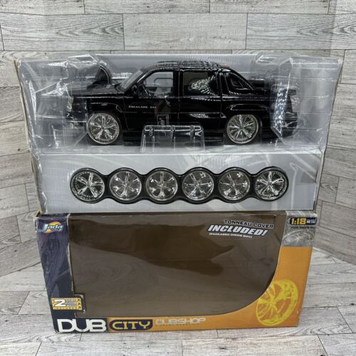 Jada Dub City Dubshop Cadillac Escalade EXT Model Kit 1:18