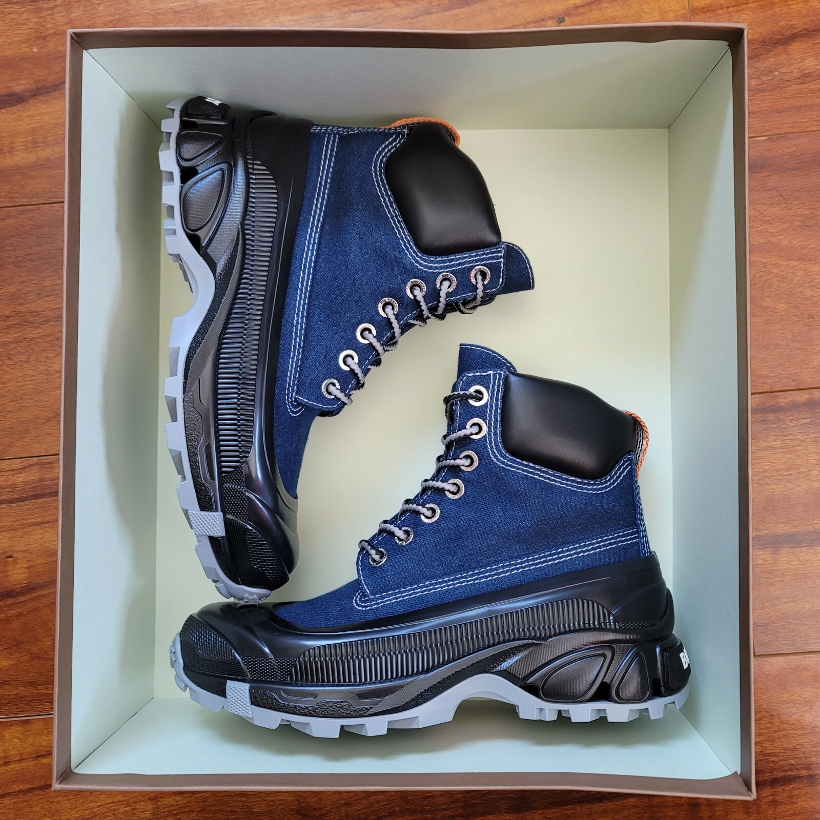 Burberry Arthur Hiking Boots (Men's) | Size EU 40/US 7 | NEW