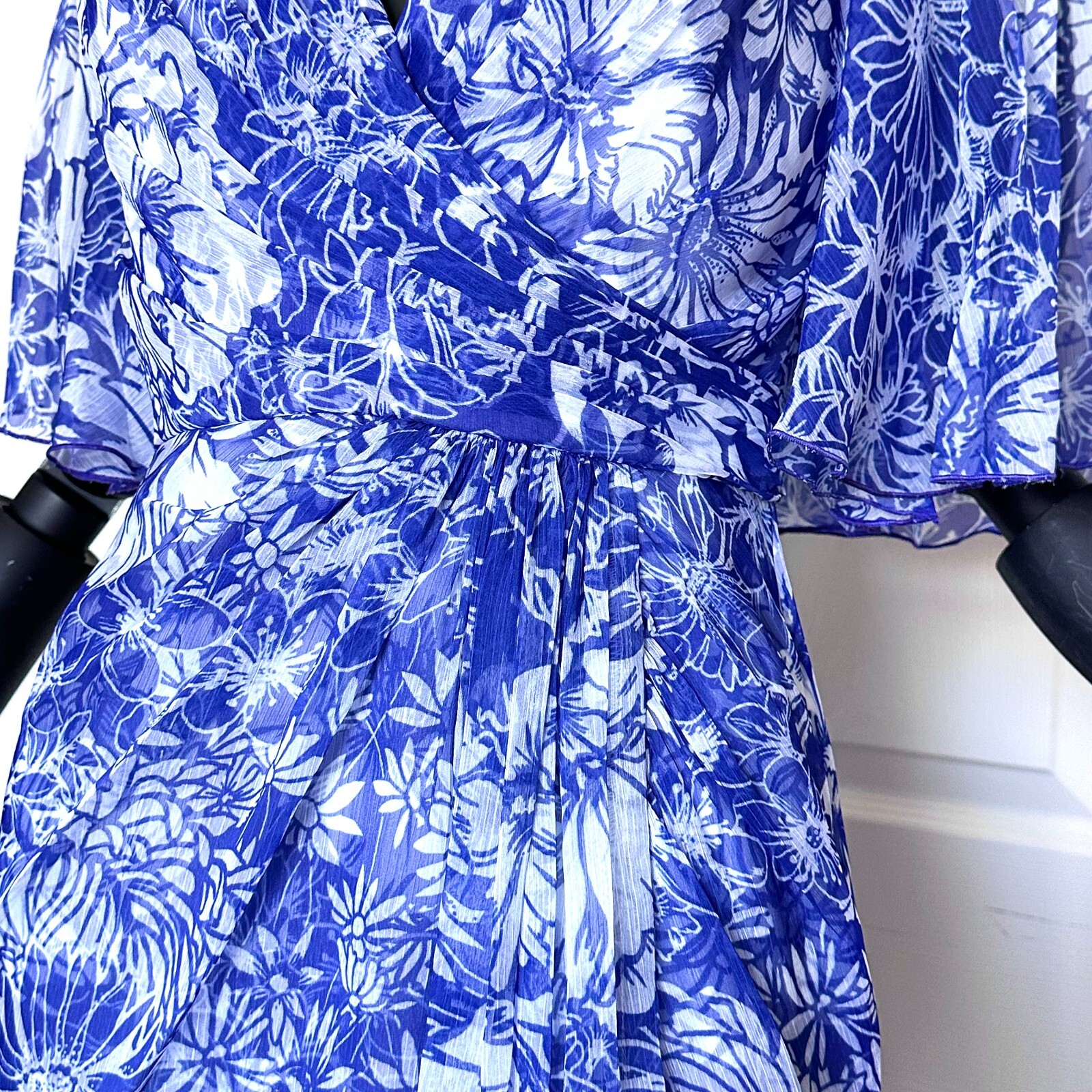 Pre-owned Tadashi Shoji Crinkle Chiffon Gown Long Dress Petunia Flatter Sleeve In Blue White