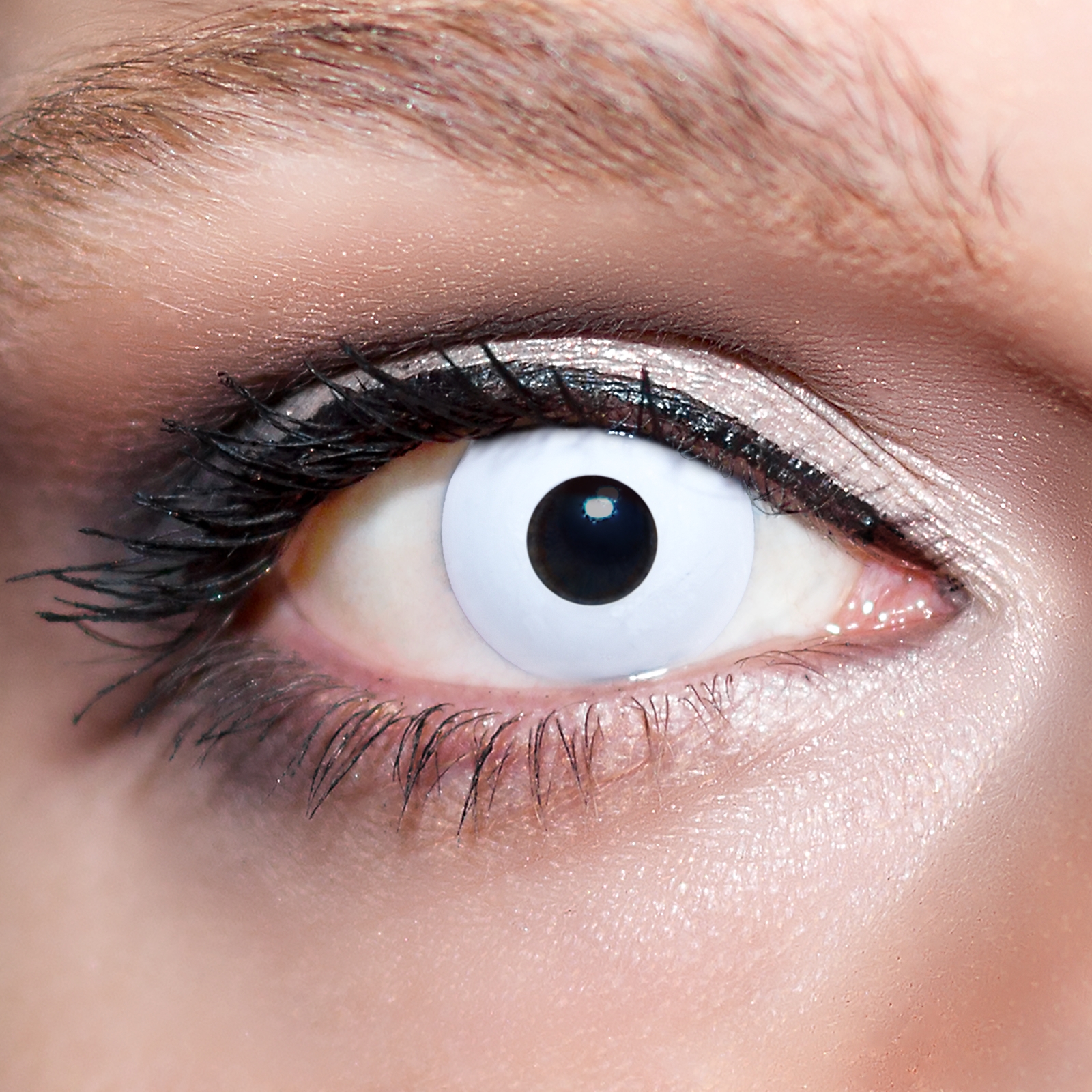 Белые линзы. Красивые глаза как у вампира у человека. Интересные факты о глазах человека. Белые ресницы. Линзы для глаз.