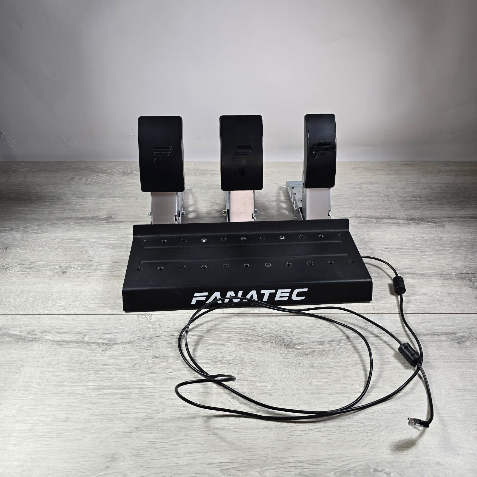 FANATEC CSL Elite pedal セット CSL_Pedals_LC_Feature.jpg?v=