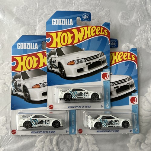 (Set 3 Hotwhees Skyline 30.000¥) Hot Wheels Premium Collector Set, 3 Nissan Skyline Cars & 1