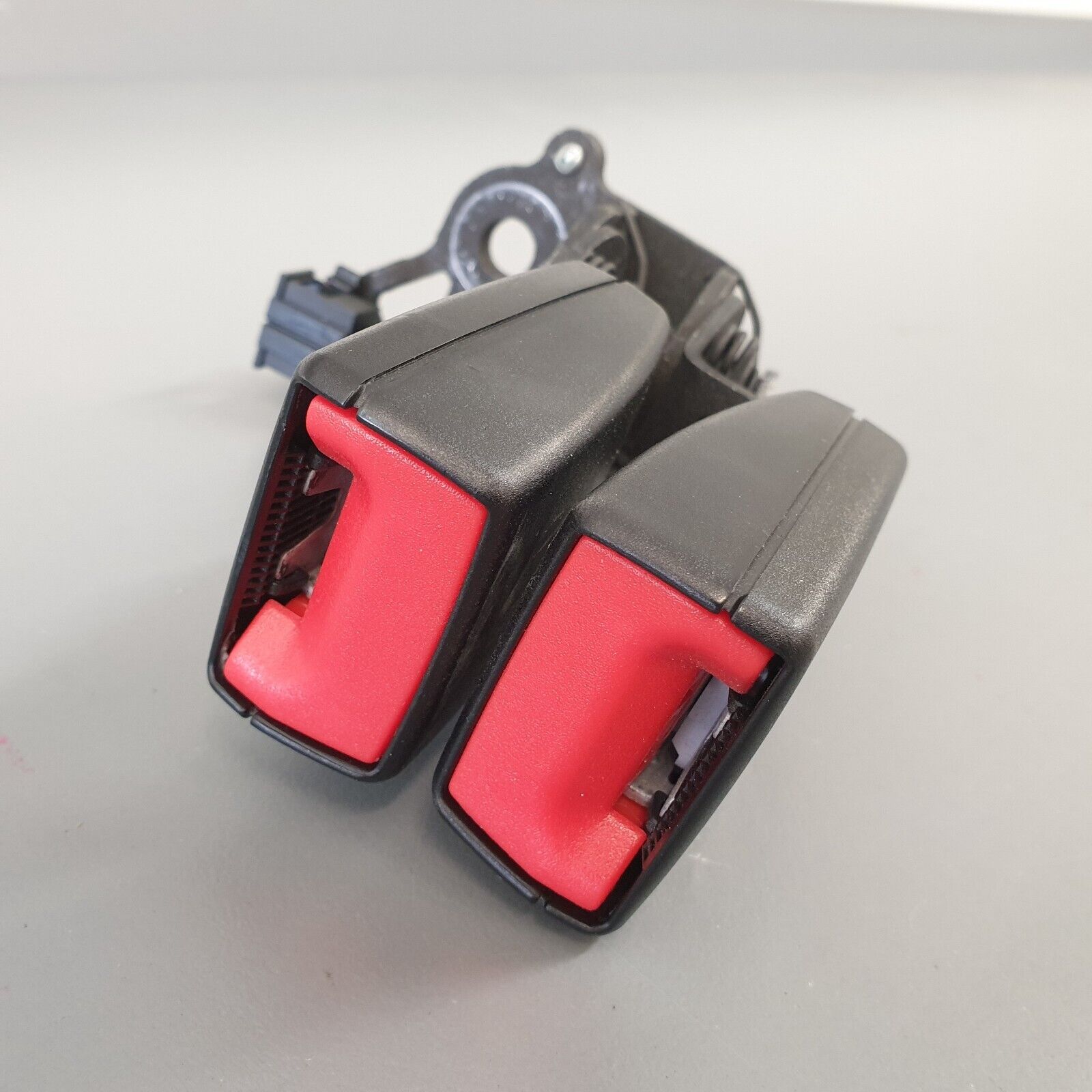 Rear seat belt buckle discount