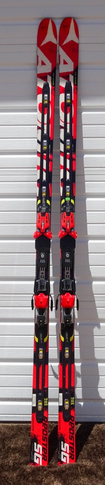 アトミック　SG 205 アトミック SG 205（ATOMIC katalog 2023-2024 by skirace.sk