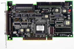 Adaptec RAID-Controllerkarte und Festplatten