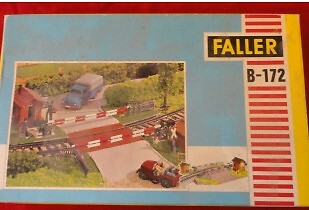 Faller B-172 HO Railroad Crossing w/Gates Huts Base Building Kit