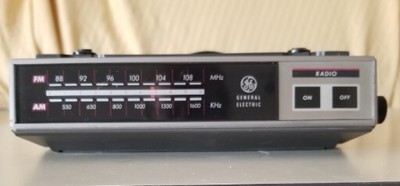 Vintage GE AM/FM Radio Model 7-4215A Under Cabinet Spacemaker Bracket & Hardware