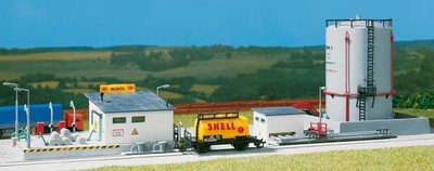 12264 Auhagen HO Kit of a Small tank farm with tall tank