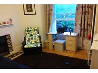 Beautiful double room to rent in family house 