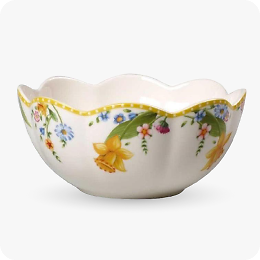 Schüssel mit Blumenmotiv