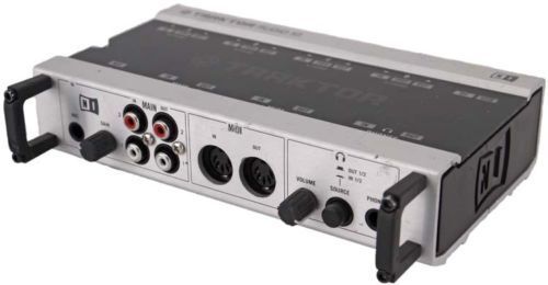 Native Instruments TRAKTOR SCRATCH A10 DJ Audio Interface Native Instruments TRAKTOR SCRATCH A10 DJ Audio Interface