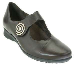 Joan & David Women's Patent Leather Flats and Oxfords