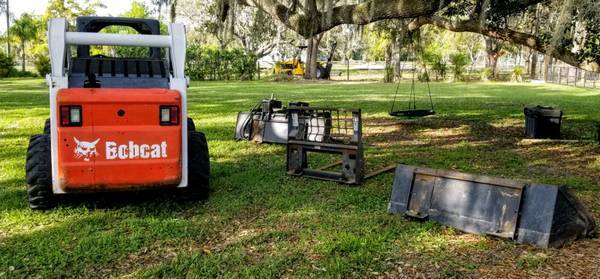 Only 620 HOURS! BOBCAT S250 SkidSteer- Wheel Loader Skid steer w/ Bucket & Forks