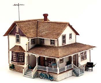 BR5046 Corner Porch House HO