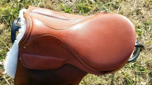Courbette 17 inch English dressage saddle with leathers