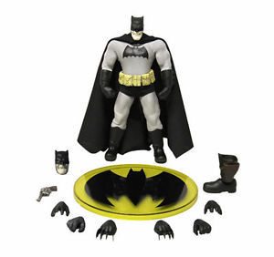 Mezco Toyz ONE:12 Collective -DC Comics: The Batman Action Figure