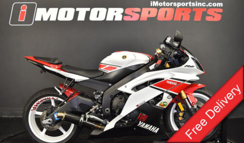 MotHeart M8 Swing Arm Bobbins For Triumph Daytona 675/675R (2009-2012) - Aluminum Stand Mounts (Red)