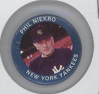 1984 Fun Foods Buttons - Phil Niekro #115