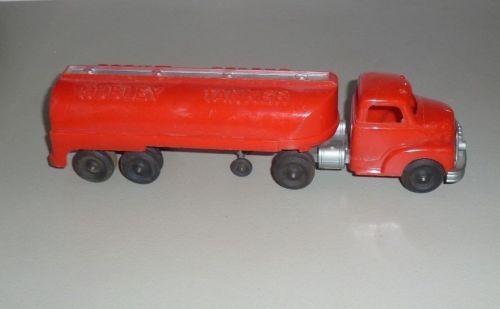 Hubley Plastic Vintage Manufacture Diecast Cars, Trucks & Vans