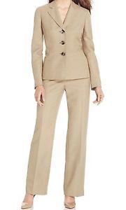 Traje Trajes y Evan Picone separa para Mujeres