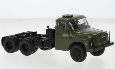 PREMIUM CLASSIXXS Tatra T148 NT 6x6 Olive Greeen NVA Tow  1:43 47142