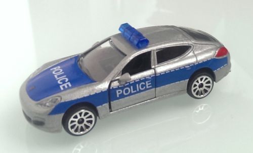 Staré kovové retro autíčko, MAJORETTE,RENAULT ALPINE A 310 police,1:55
