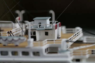 1:500 RMS TITANIC 1/500 SIGNED BY MILVINA DEAN