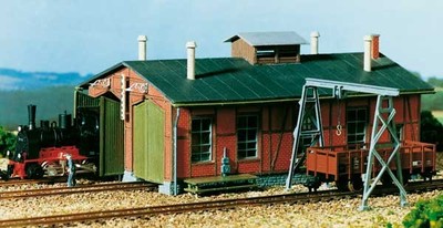 11355 Auhagen HO Kit of a Narrow gauge engine shed with gantry crane