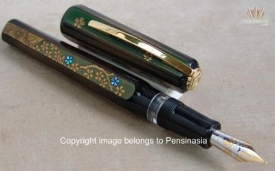 VISCONTI LIMITED EDITION FOUR SEASONS MAKI-E FOUNTAIN PEN 18 CARAT SOLID GOLDNIB