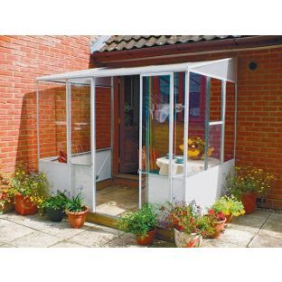 Shedloads of therapy required as the QM goes radio gaga