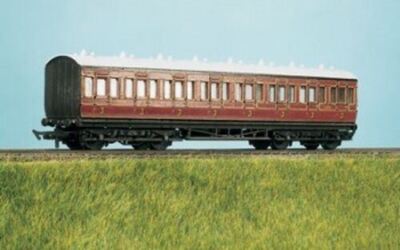OO Coach kit - MR Suburban 3rd Coach (8 Compartments) - Ratio 710
