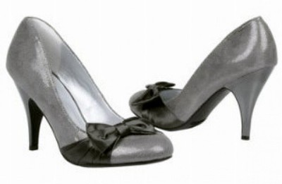 Fergalicious Bring It Pump 3.75 '' heel silver 6 Med NEW