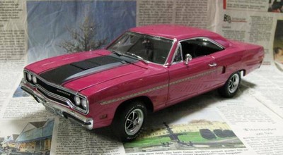 GMT 1/18 1970 Plymouth Road Runner ≠ Moulin-Rouge Limited 1250 Mint