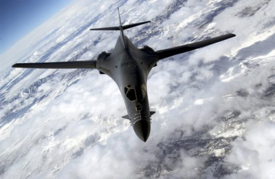 B1 Bomber In Flight 11x17 Mini Poster (28cm x43cm)