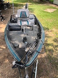 Stratos 258 V Bass Boat
