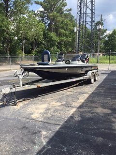 *1999 SKEETER BOAT!!!!!! WITH TRAILER LOCAL PICK-UP ONLY!!!!! NO RESERVE