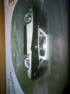 Revell 1/18 Wartburg Waltburg 311 Coupe Ivory / Black
