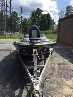 *1999 SKEETER BOAT!!!!!! WITH TRAILER LOCAL PICK-UP ONLY!!!!!