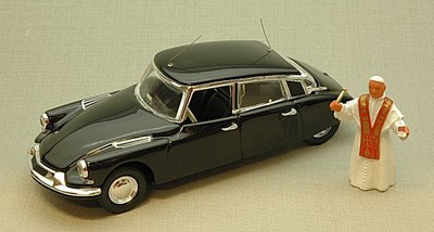 Citroen DS 19 Prestige 1958 with Pope Giovanni XXIII 1:43 Model RIO4171P RIO