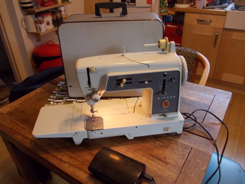 Singer 631G Industrial sewing machine with peddle in Long Eaton