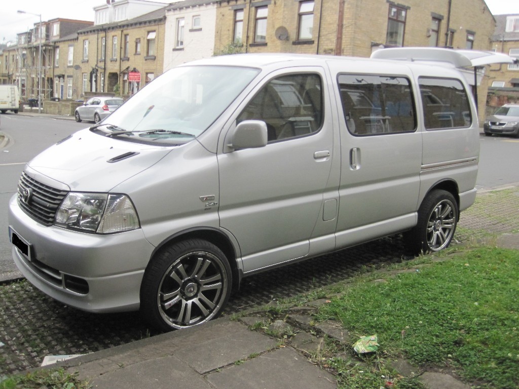 Toyota Hiace 8 seater Minibus - Wheelchair Accessible Vehicle NO VAT ...