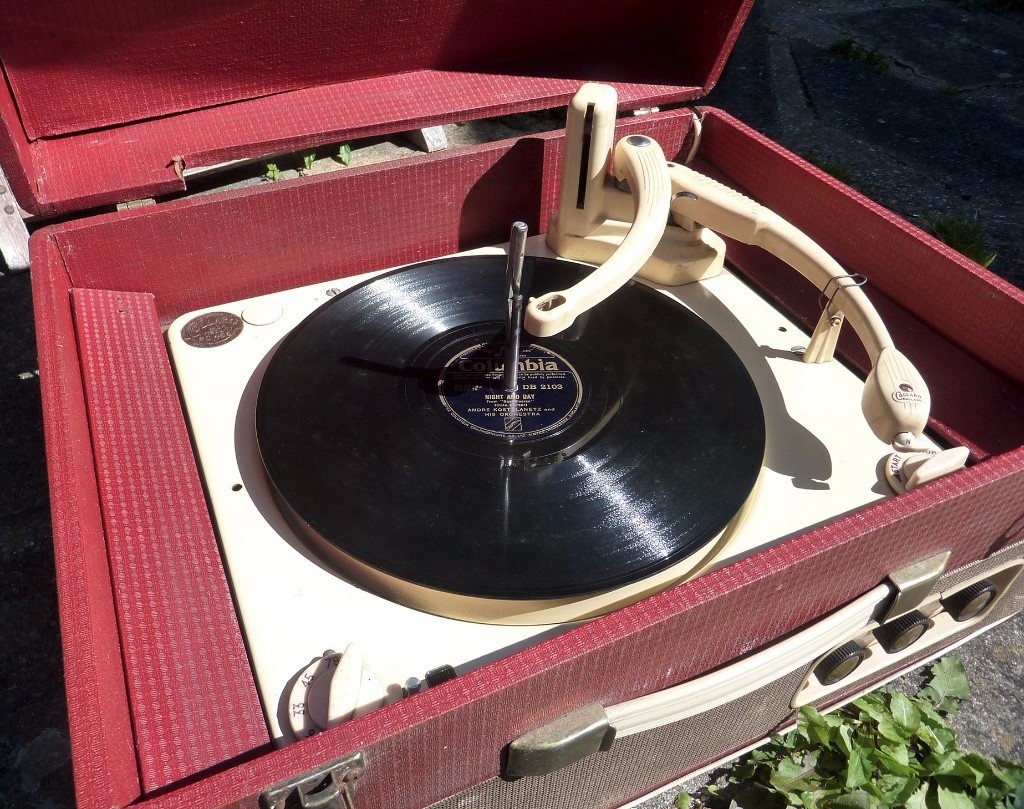 EAR '1960' Vintage Portable Record Player Retro Collectors in