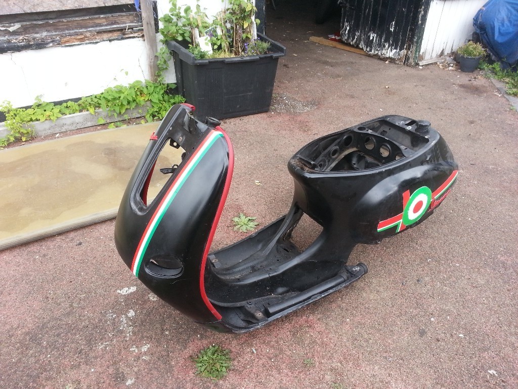 piaggio vespa et2 frame replacement part spare in Worcester Park